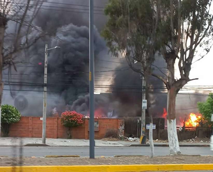 Se registra fuerte incendio sobre la vialidad López Portillo