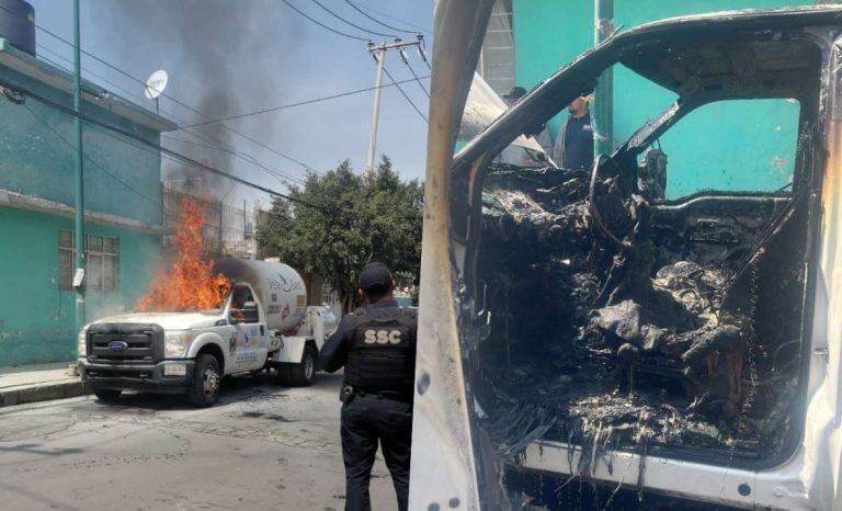 Sujetos armados prenden fuego a pipa de gas en calles de Iztapalapa