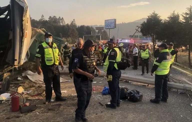 Accidente en carretera México Toluca deja cuatro muertos y 35 lesionados