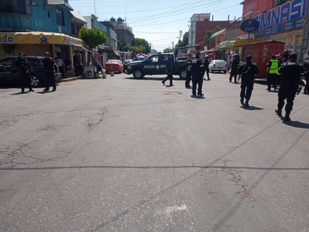En Ecatepec encuentran granada en una banqueta 3
