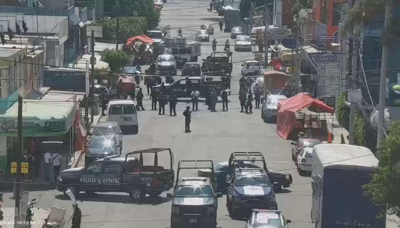 En Ecatepec encuentran granada en una banqueta