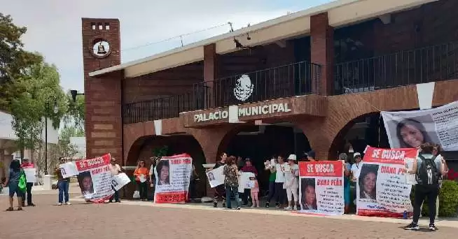 Familiares y amigos de Diana Peña protestan en Coacalco exigiendo su pronta localización