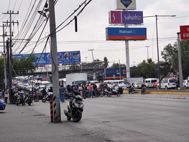 Motociclistas bloquean la Av. López Portillo en Coacalco 3