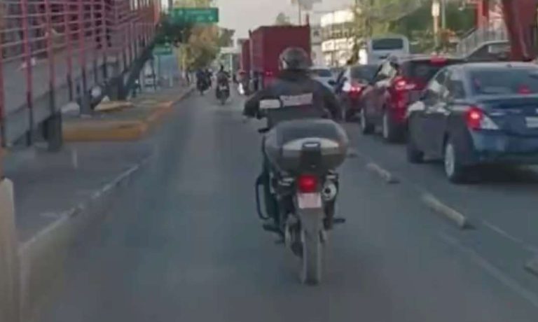 Policía de Coacalco, Edomex, es grabado haciendo caballitos en la López Portillo