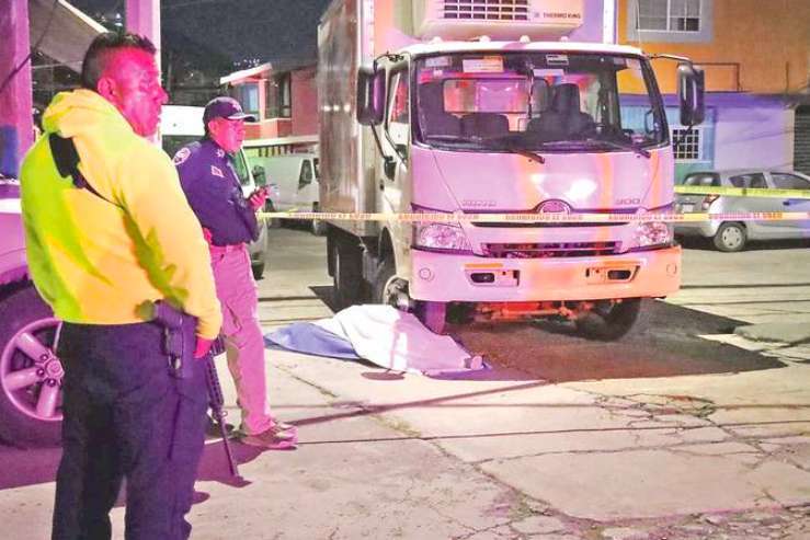 Policías frustran robo de auto y abaten a presuntos criminales en Naucalpan