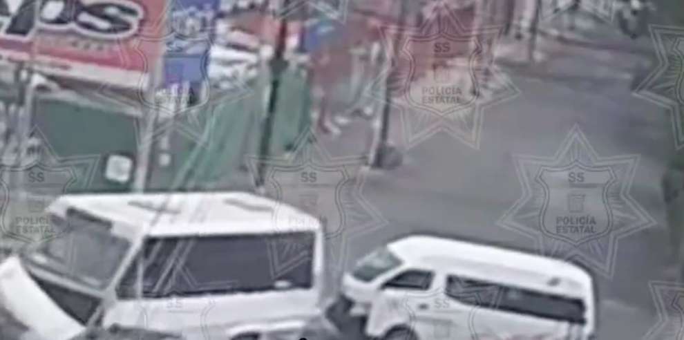 Chofer provoca fatal accidente al pasarse un semáforo en rojo en Naucalpan
