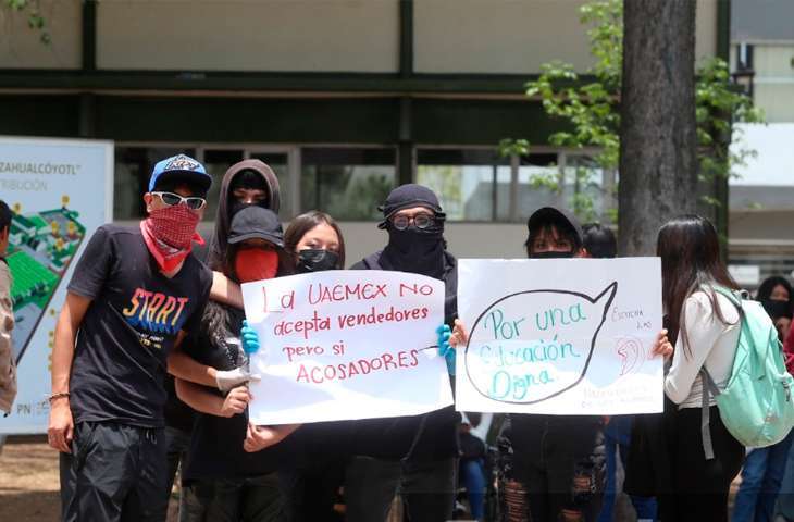 Estudiantes de la Prepa 2 exigen destitución de directora en Neza