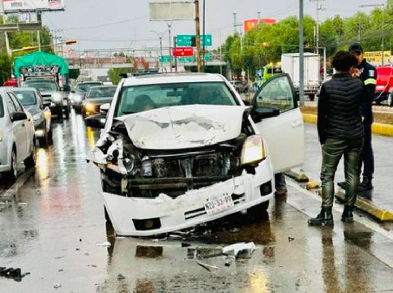 Fuerte accidente se registro sobre la vialidad Lopez Portillo , menor salió lesionado