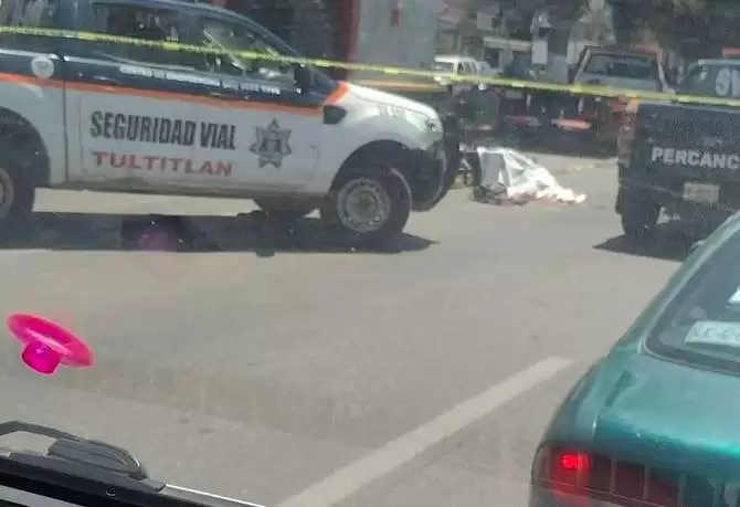 Pierde la vida biker tras ser aplastado por un trailer en la López Portillo