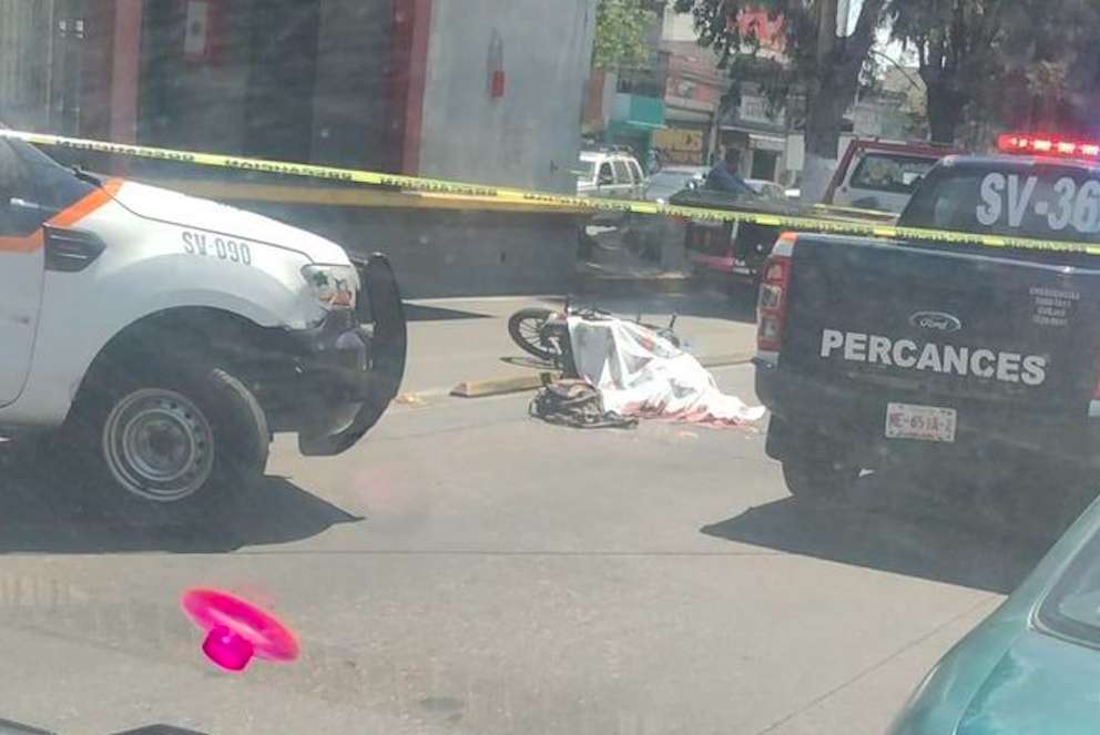 Pierde la vida biker tras ser aplastado por un trailer en la López Portillo 1