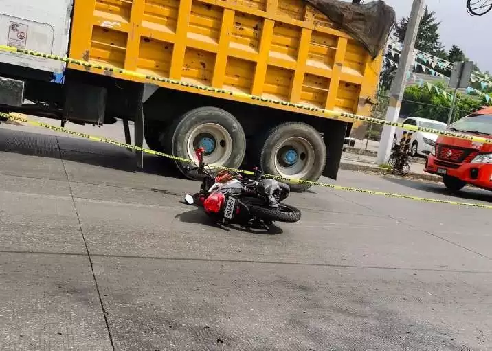 Biker pierde la vida tras ser arrollado sobre la Vía López Portillo