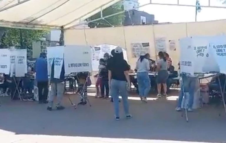 Coacalco se moviliza, habitantes hacen fila desde temprano para ejercer su voto
