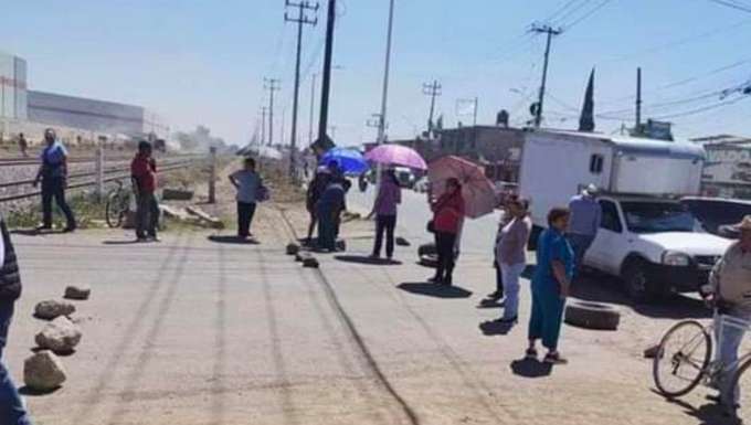 Ejidatarios bloquean la carretera Coacalco Tultepec 1