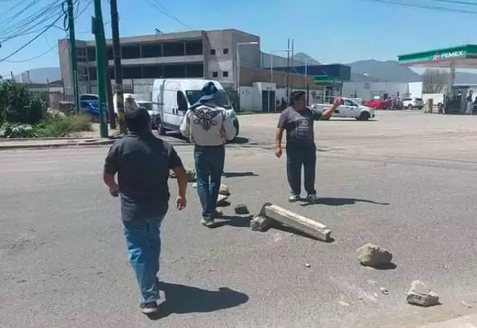 Ejidatarios bloquean la carretera Coacalco Tultepec