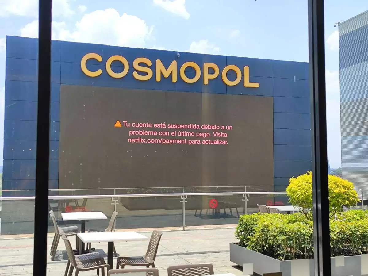 Muestran falta de pago en Netflix en Pantallas de Cosmopol
