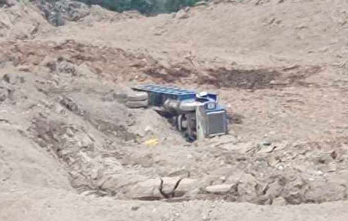 Explosión en basurero deja personas sepultadas en Naucalpan