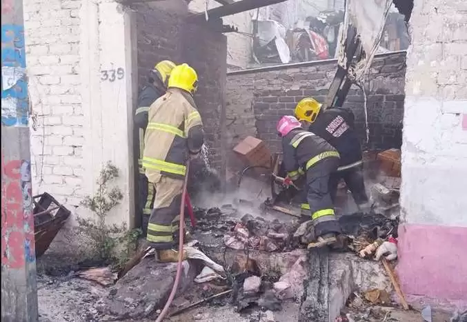 Se registra un incendio en domicilio de Neza, daños materiales y sin heridos