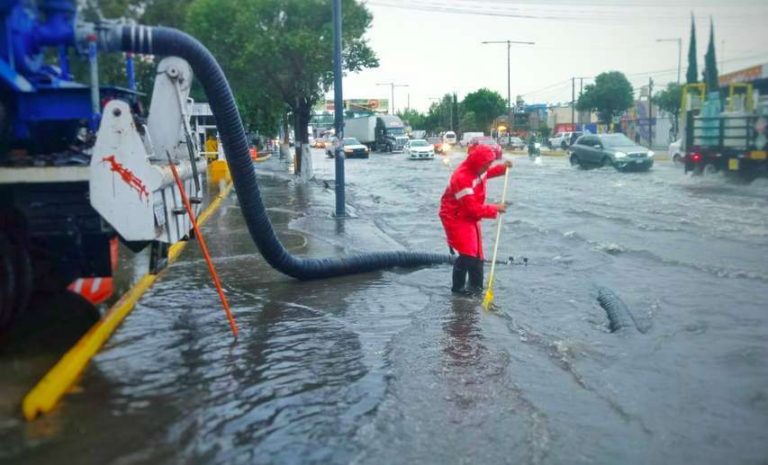 Se registran inundación sobre la Vía José López Portillo