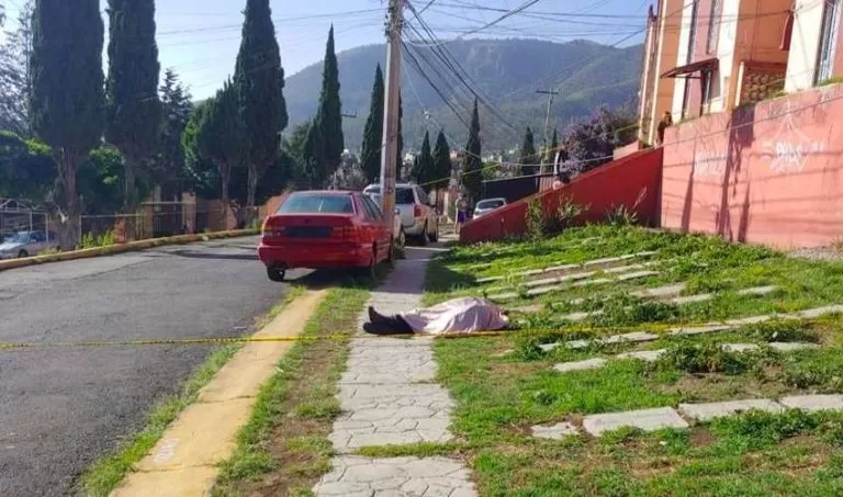 Tras asalto hombre es asesinado afuera de su casa en calles de Coacalco