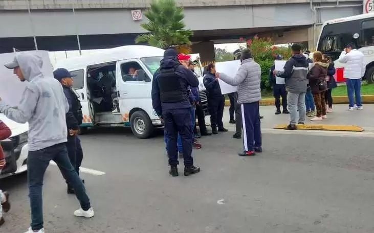 Vecinos bloquean la vía Morelos tras la presunta violación de dos menores