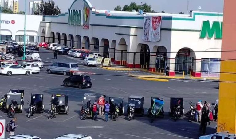 Mototaxis comienzan a reunirse en la mega de Coacalco