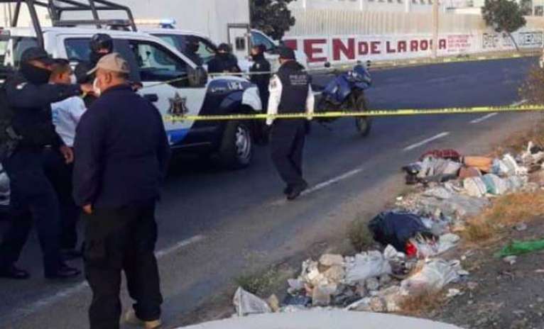 Mueren dos hombre arrollados en la Av. Bordo de Xochiaca; trataron de cruzar corriendo