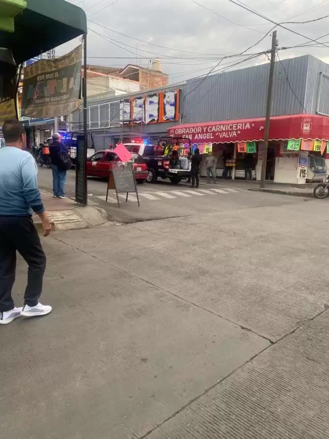 Policias arrestran a trabajadores de Chedraui en Coacalco 3