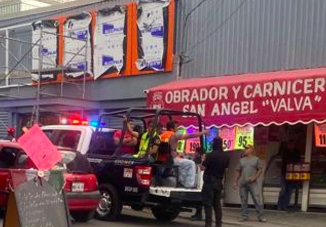 Policias de Coacalco arrestran a trabajadores de Chedarui