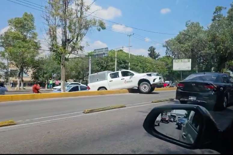 Se registran varios percances viales sobre la avenida José López Portillo 1