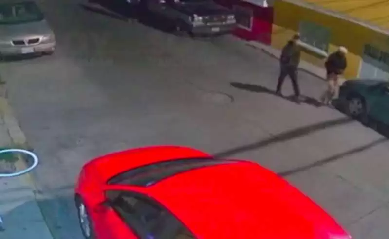 Sujetos roban auto en menos de veinte segundos, en Naucalpan