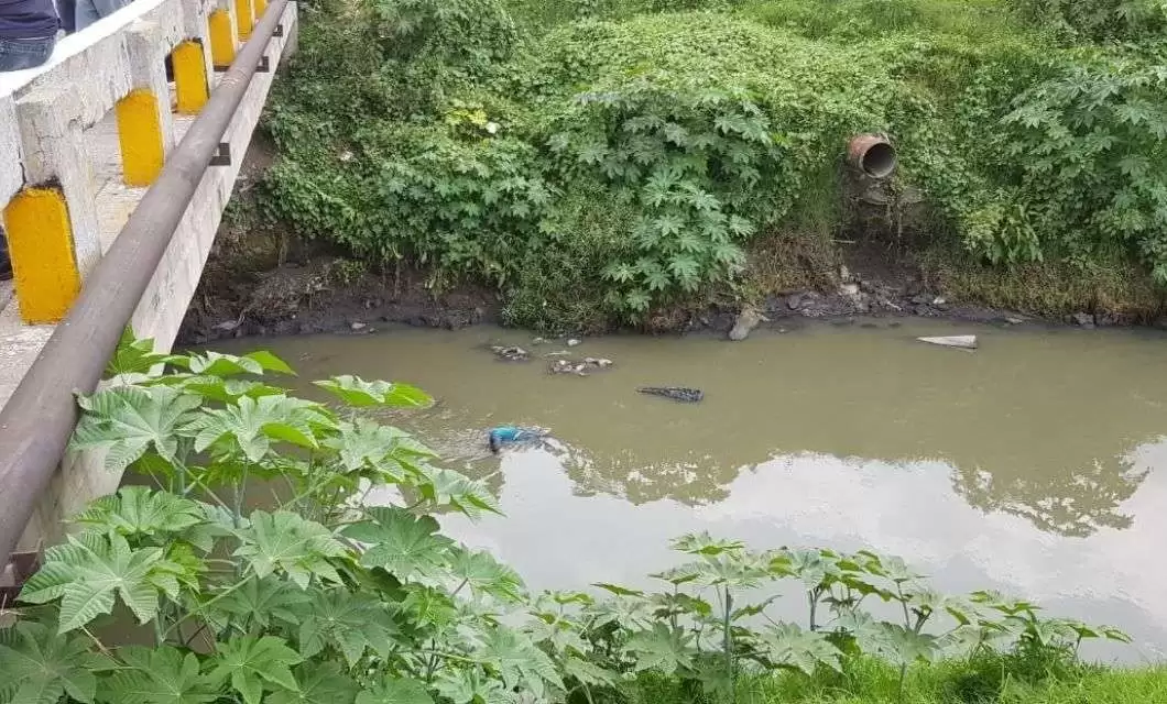 Hombre que arrojó cuerpo de una mujer a canal de aguas negras en Coacalco