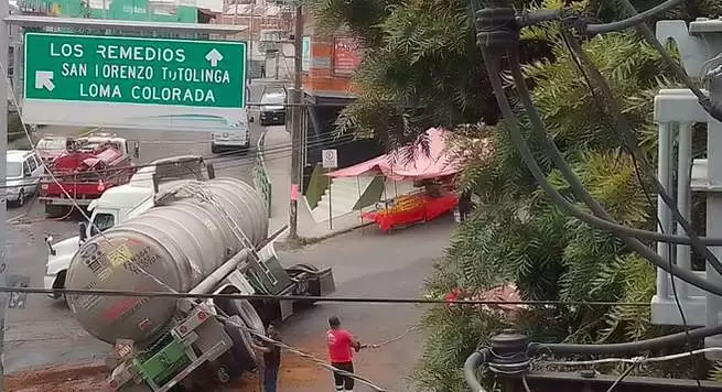 Pipa Cargada de Gasolina Desencadena Evacuación Masiva en Naucalpan