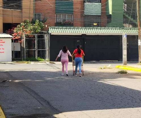 Robo con descaro, mujeres sustraen carrito de Aurrera en calles de Coacalco 1