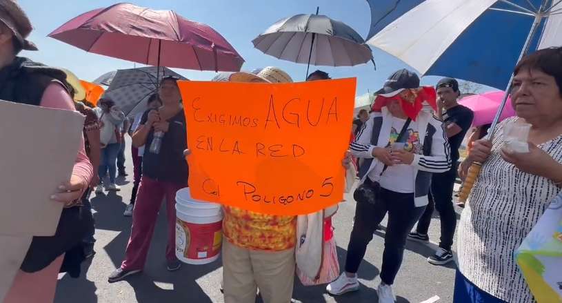 Bloqueo en el Circuito Exterior Mexiquense por Crisis de Agua en Ecatepec