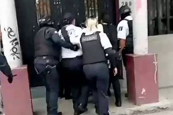 Detienen a tres policías de tránsito en Nezahualcóyotl por extorsión