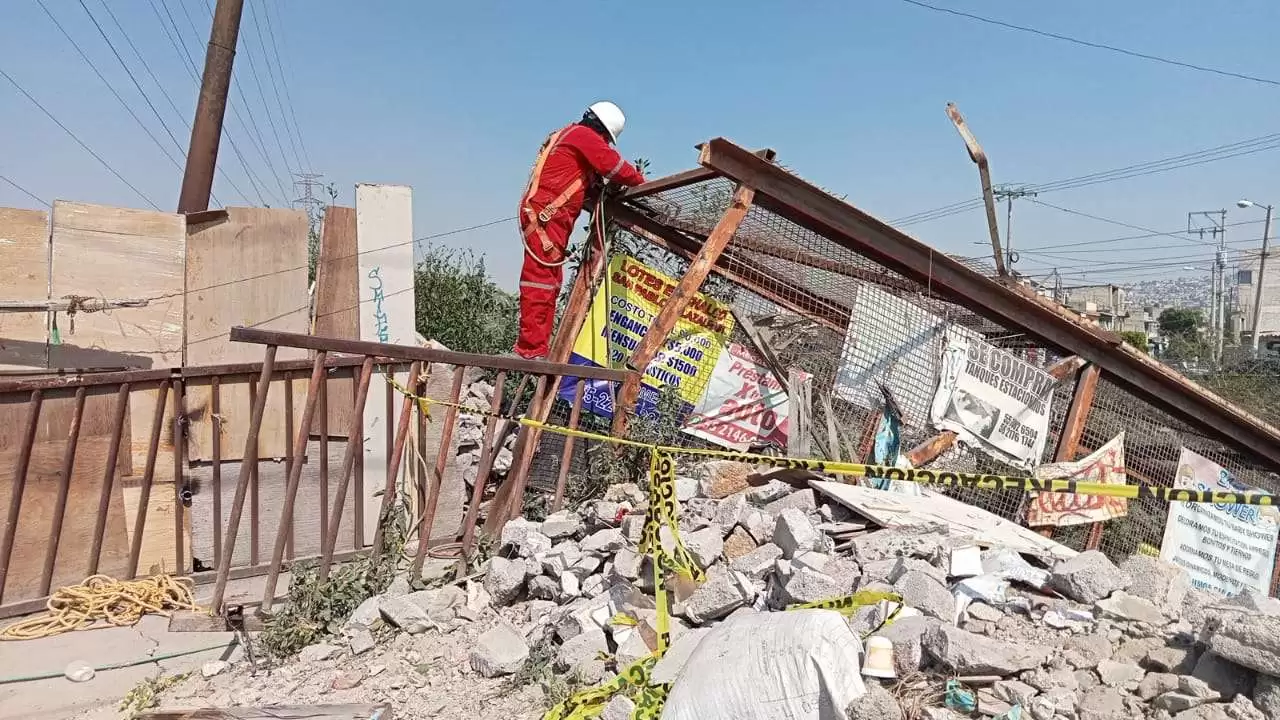 Salen del hospital 11 lesionados por colapso del puente entre Neza y Chimalhuacán