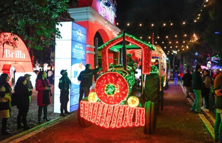 Una Navidad Luminosa y Mágica en el Corazón de Naucalpan