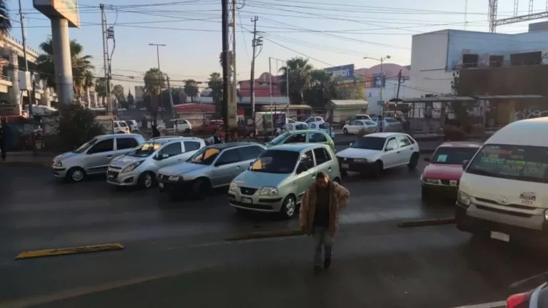 Taxistas Realizan Bloqueo en la Vía José López Portillo en Coacalco