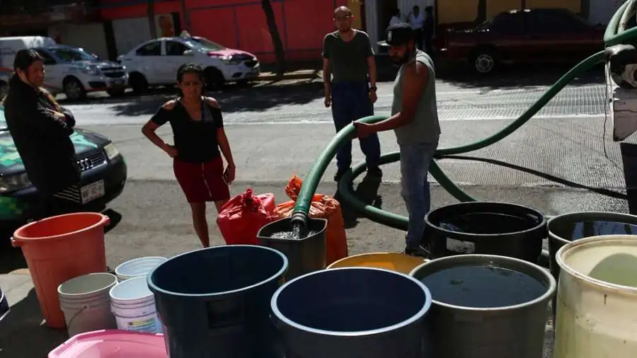 Así operan los huachicoleros de agua en Ecatepec