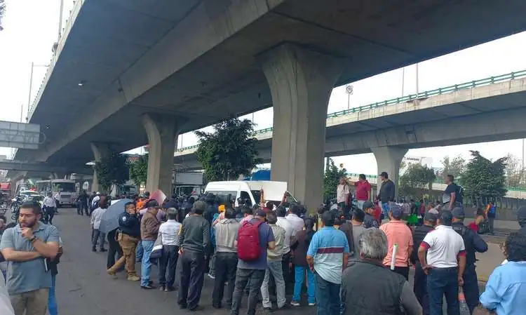 Manifestantes cierran carriles de Periférico Norte en Naucalpan