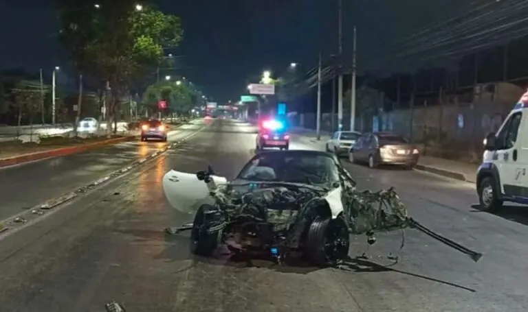 Conductor pierde la vida en aparatoso accidente en Coacalco