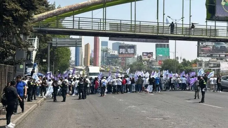 Marcha Pacífica de Feministas Bloquea Periférico Norte en Naucalpan