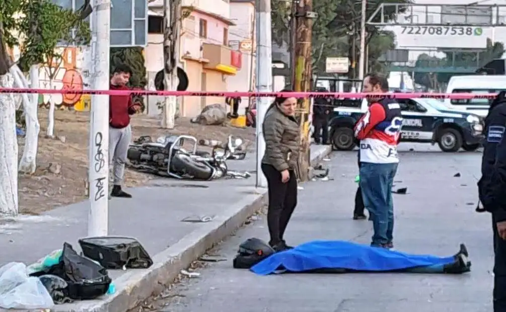 Arrollan a 2 motociclistas en Ecatepec; ambos pierden la vida