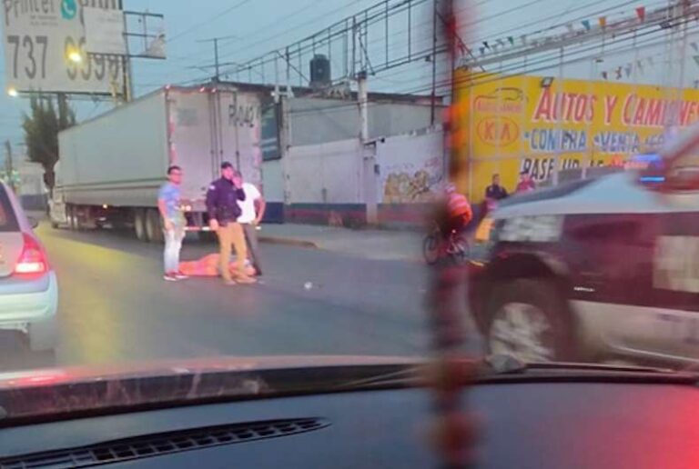 Mujer Impactada en Vialidad López Portillo