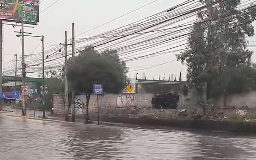 Intensas lluvias causan afectaciones en la avenida López Portillo