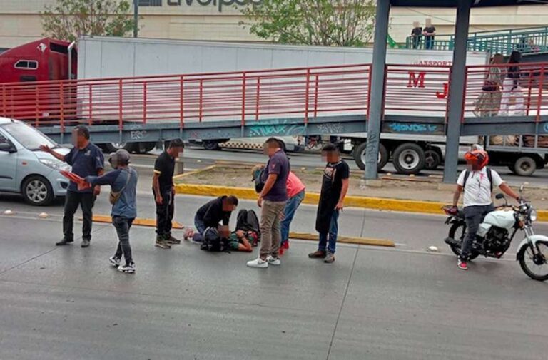 Peatón No usa puente y es arrollado sobre la Lopez Portillo