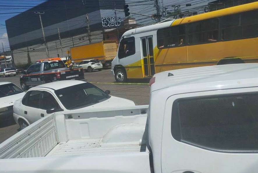 Derrame de Aceite Complica el Tránsito en la Av. López Portillo