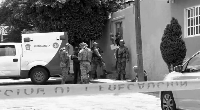 Hallan tres cadáveres con heridas de bala y quemaduras en Naucalpan