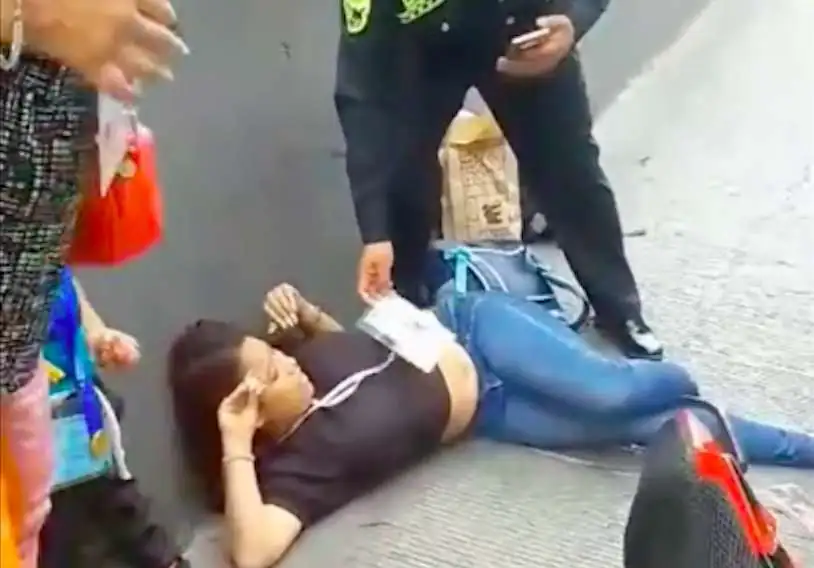 Madre y dos menores resultan afectados, tras ser impactados por biker en Coacalco