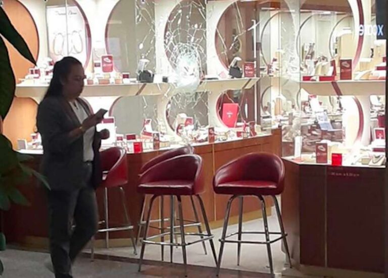 Posible robo en joyería dentro de plaza comercial Cosmopol